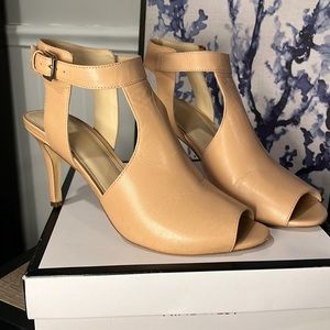 Nine West nude open toe booties 2.5” heel EUC in box